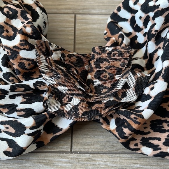 PROFILE BY GOTTEX Leopard Print Bikini Top, Bra Style with Underwire 32D - Picture 2 of 10